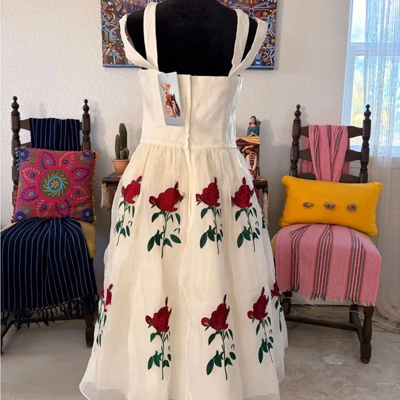 TATYANA BELLA ROSE NWT Elegant Floral Embroidered Taffeta cocktail 1950โs dress - Picture 2 of 4